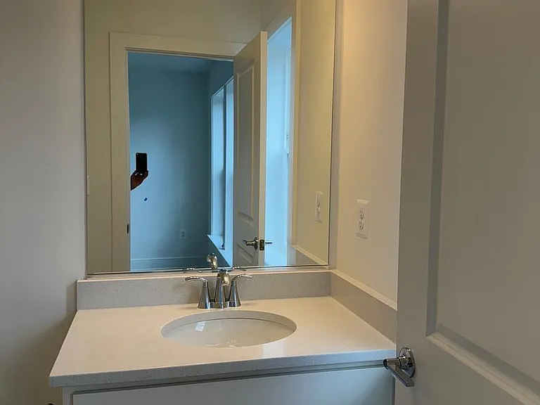 831 King Farm — Photo 34