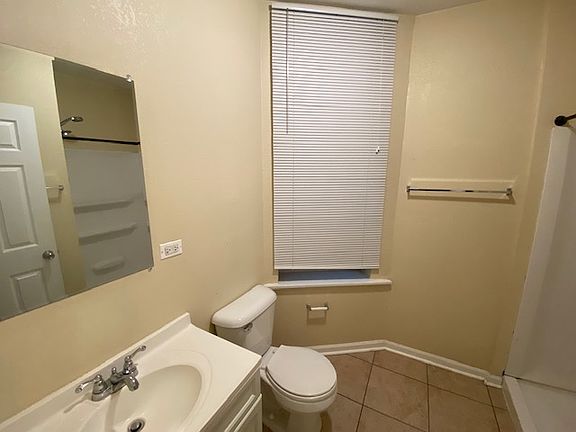 3rd image of 1436 N Maplewood Ave #1