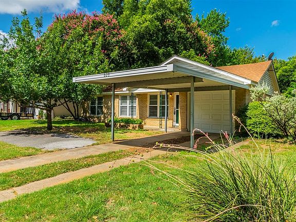 3rd image of 809 Lynda Dr
