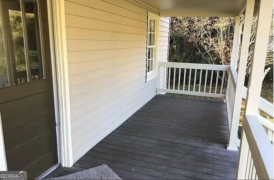 2 bed, 1.0 bath, 868 sqft, $1,250 — Photo 2