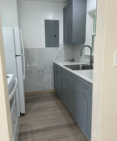 854 Chippendale St — Photo 3