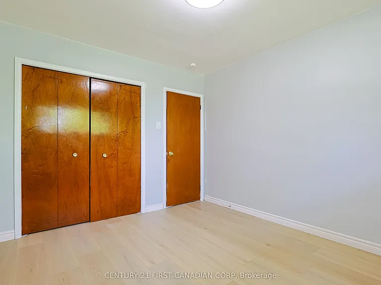 268 Burlington Cres #UPPER — Photo 16