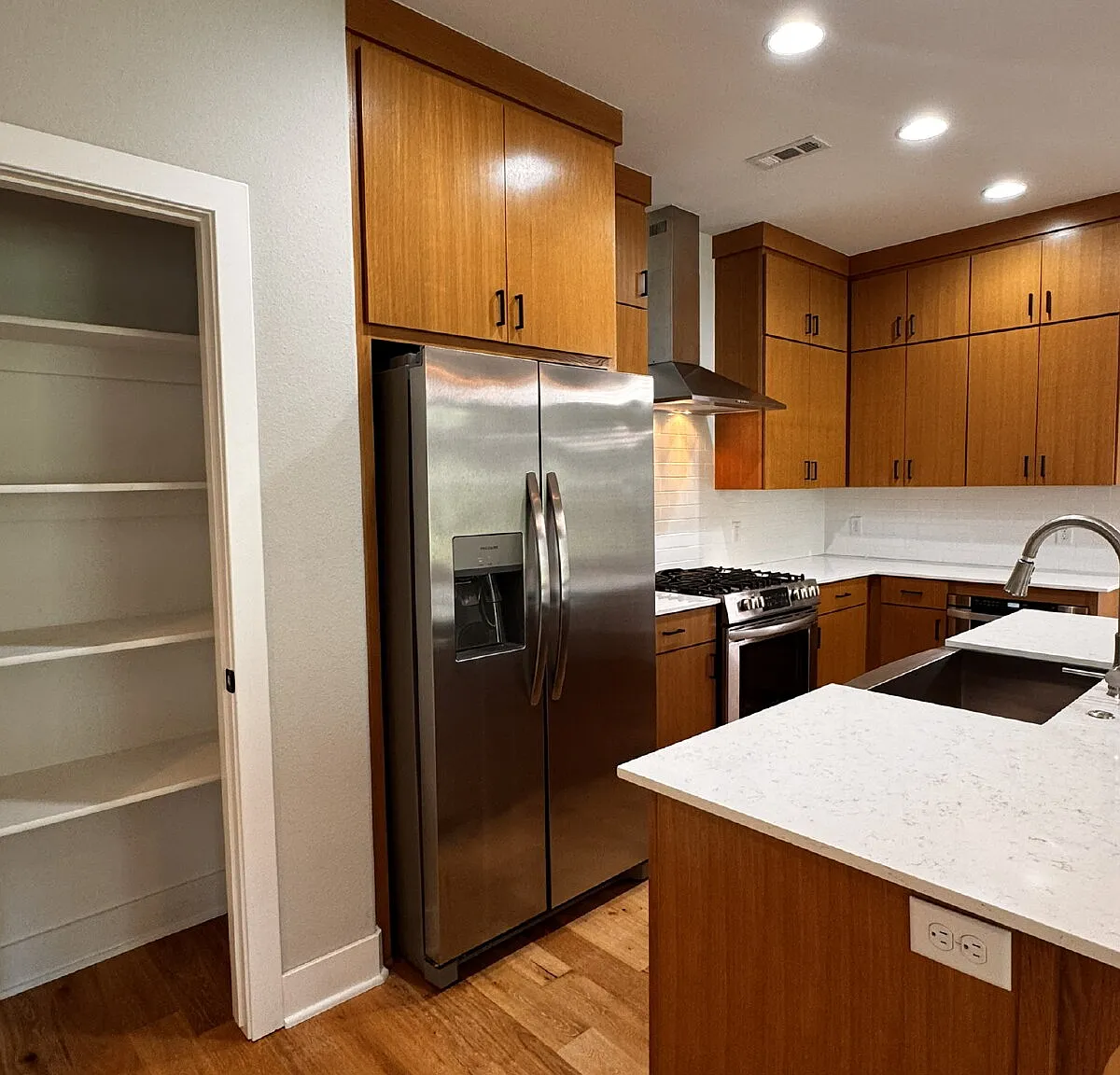 4 bed, 2.5 bath, 2038 sqft, $2,300 — Photo 4
