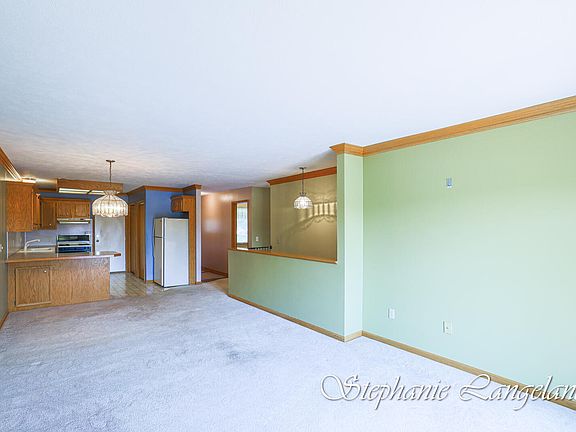3rd image of 6092 Pebble Dr