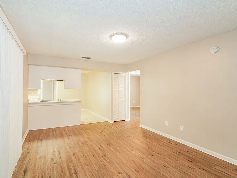 17507 Cranbrook Dr — Photo 9