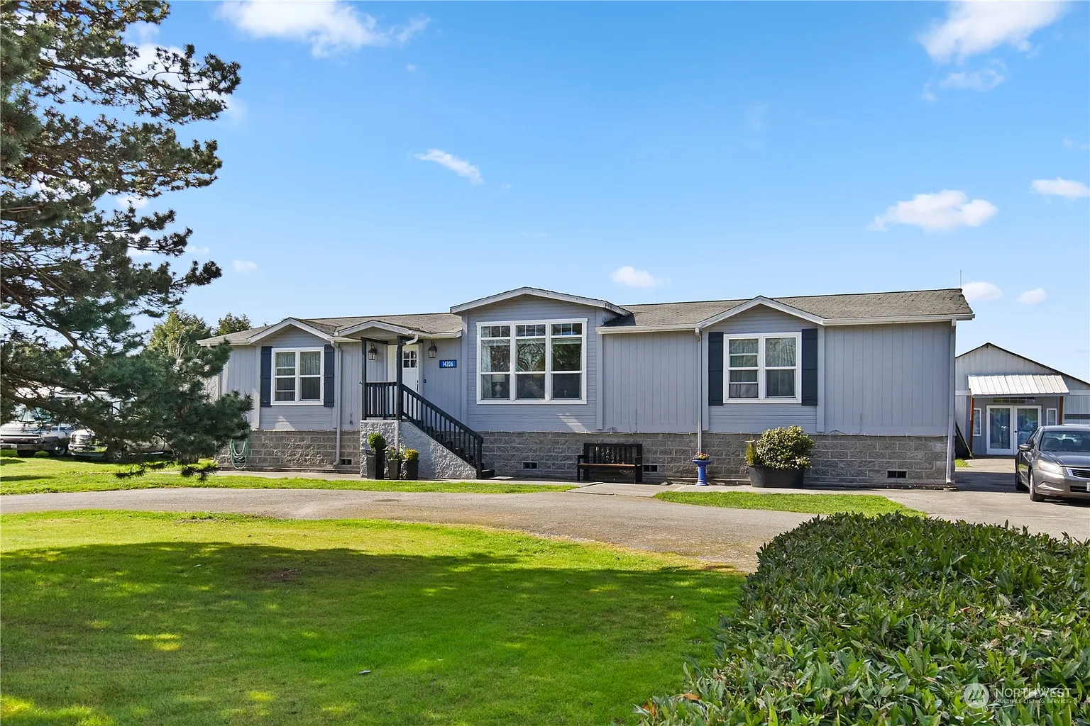 14206 Avon Allen Road photo 1
