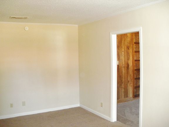 3rd image of 908 Japonica Dr
