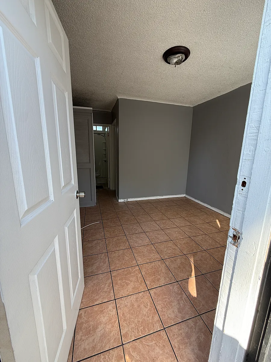 Photo 1 of 7 - 6125 Stafford Ave #D - Huntington Park, CA Primary Photo - 6125 Stafford Ave #D