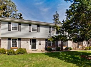 1010 Havenwood Dr, Libertyville, IL 60048