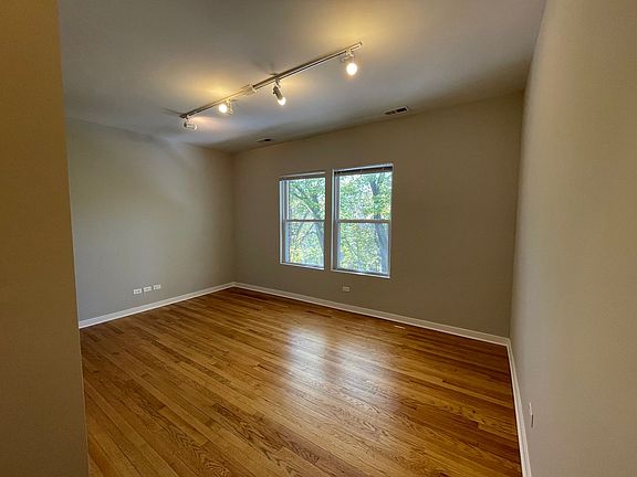 2nd image of 6971-75 N Greenview Ave #6971-2S