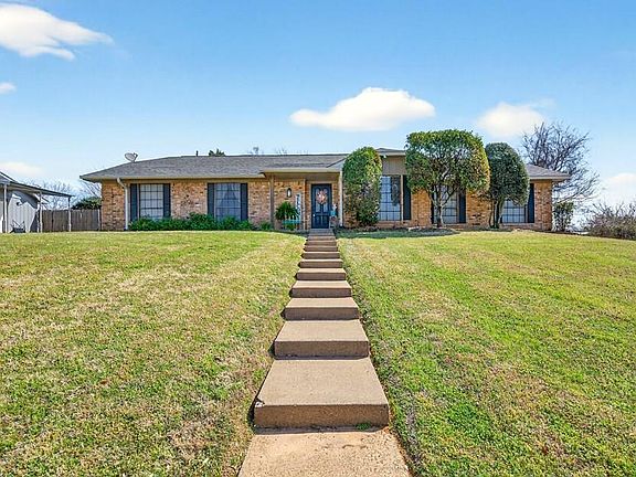 2nd image of 209 Colonial Cir