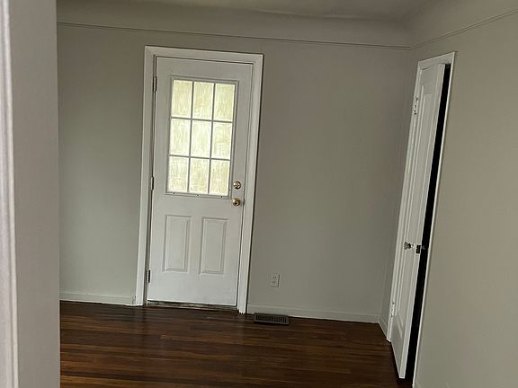 5th image of 38275 Dequindre Rd #2