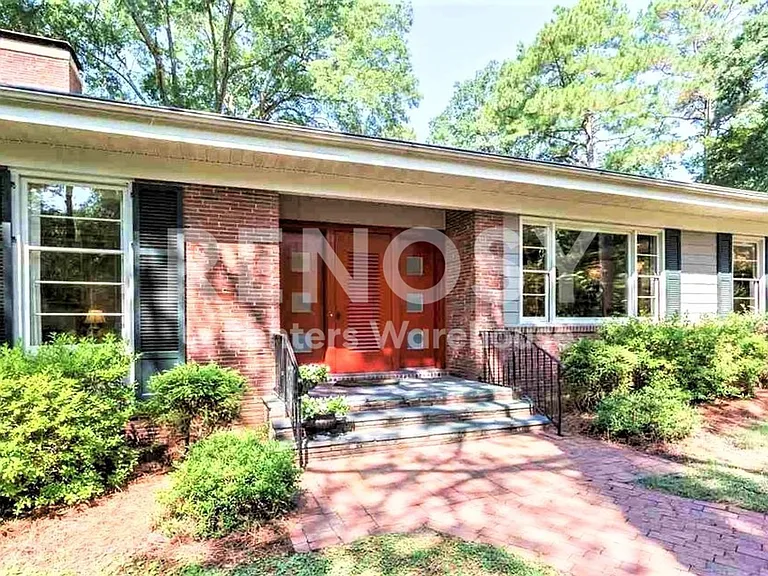 1020 Anderson St — Photo 6
