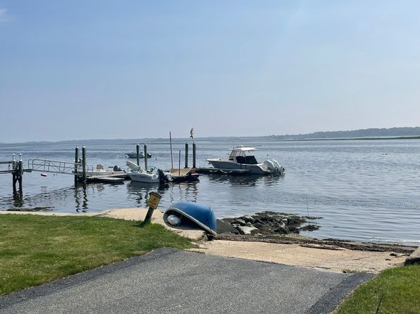 127-127D Pettey Ln, Westport, MA 02790
