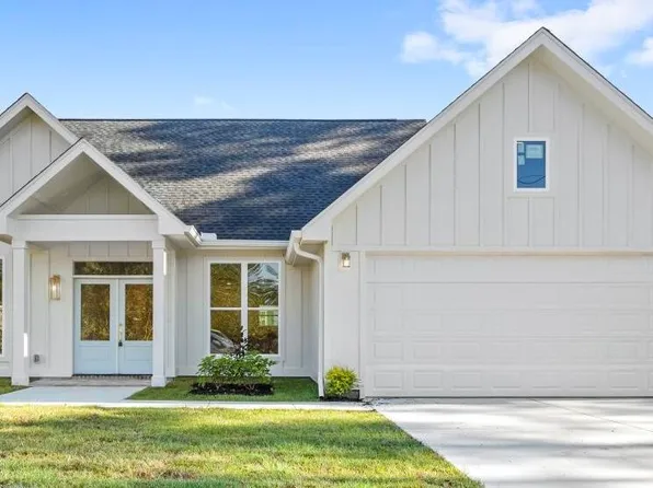 638 Fellgrass St, Waveland, MS 39576