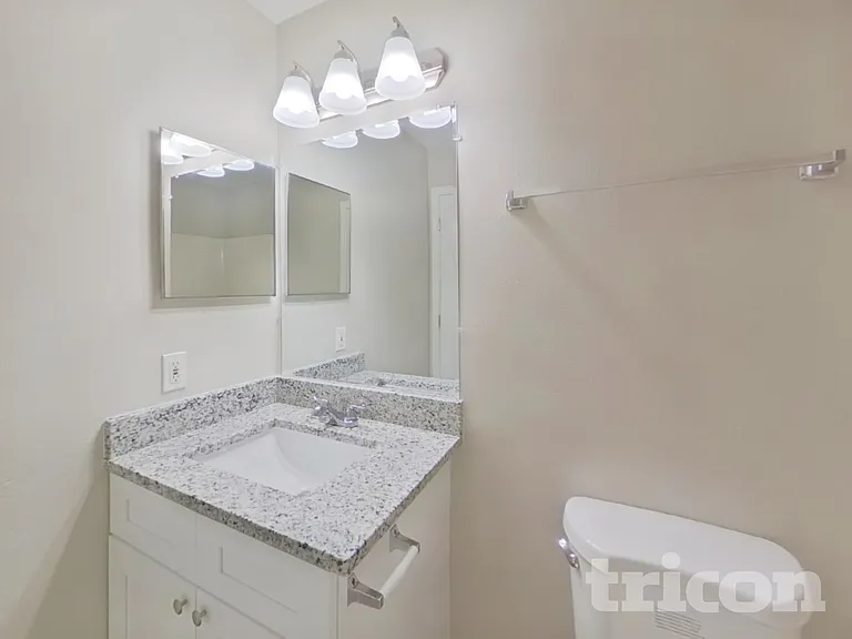 5852 Lake Front Dr — Photo 12