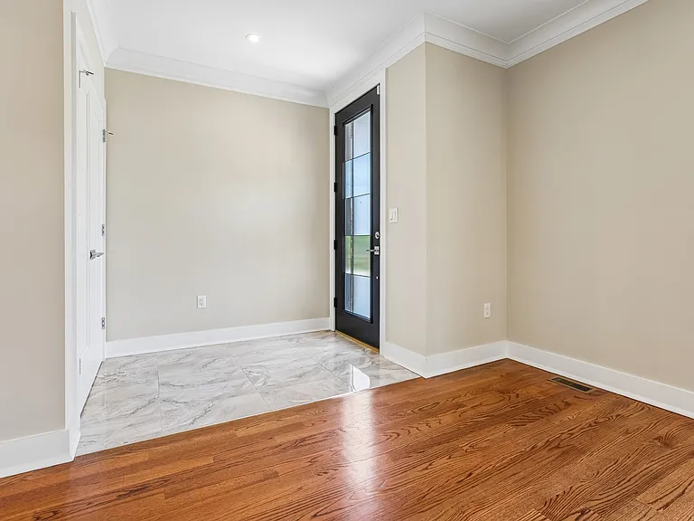 211 Warwick Ave #1 — Photo 27