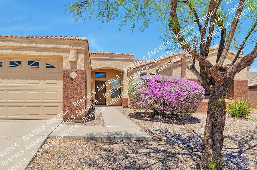 Beautifully Maintained 4-bedroom, 2-bathroom Oro Valley Home — Photo 2
