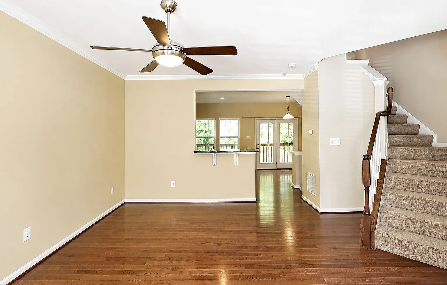 Move-in Ready Student + Pet-Friendly Townhome Near UVA & Downtown — Photo 2