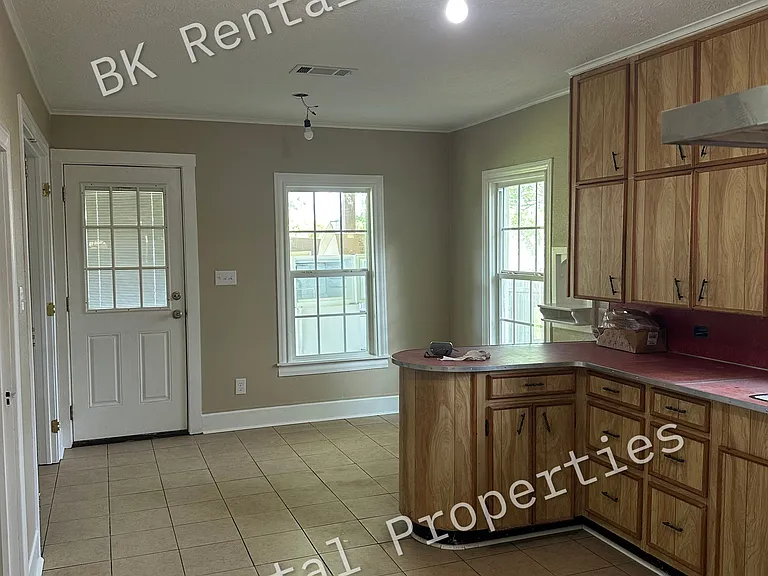 640 S 3rd St — Photo 4