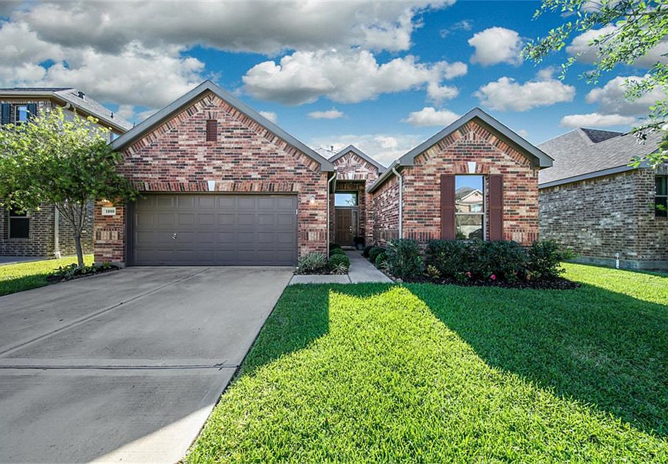 1st image of 11018 Avery Oaks Ln