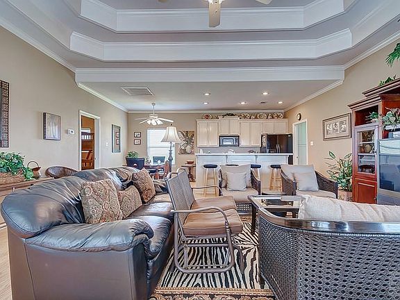 3rd image of 3229 Castle Dr #8