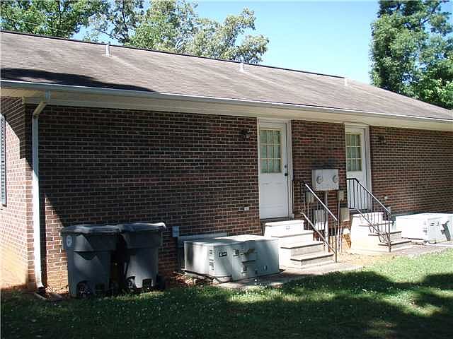 2nd image of 323 Cliff Rd