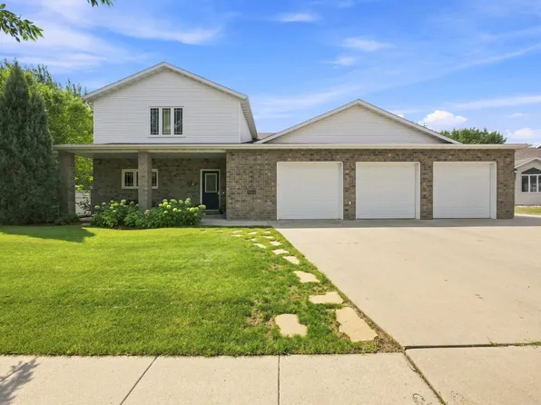 754 Wyndemere Dr, West Fargo, ND 58078