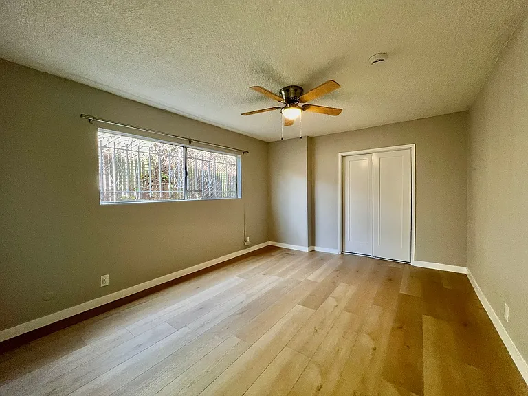 533 W. 75th Street — Photo 9