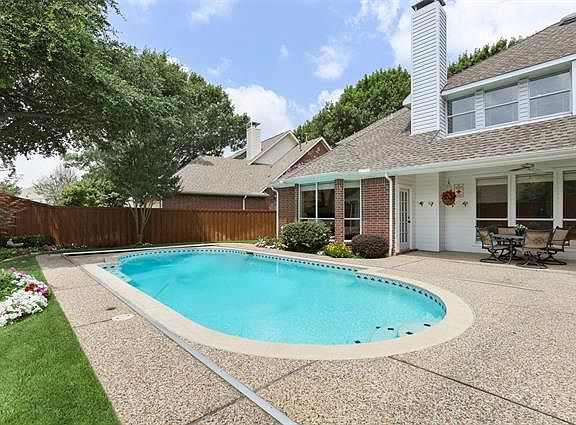 2nd image of 2104 Loch Haven Dr