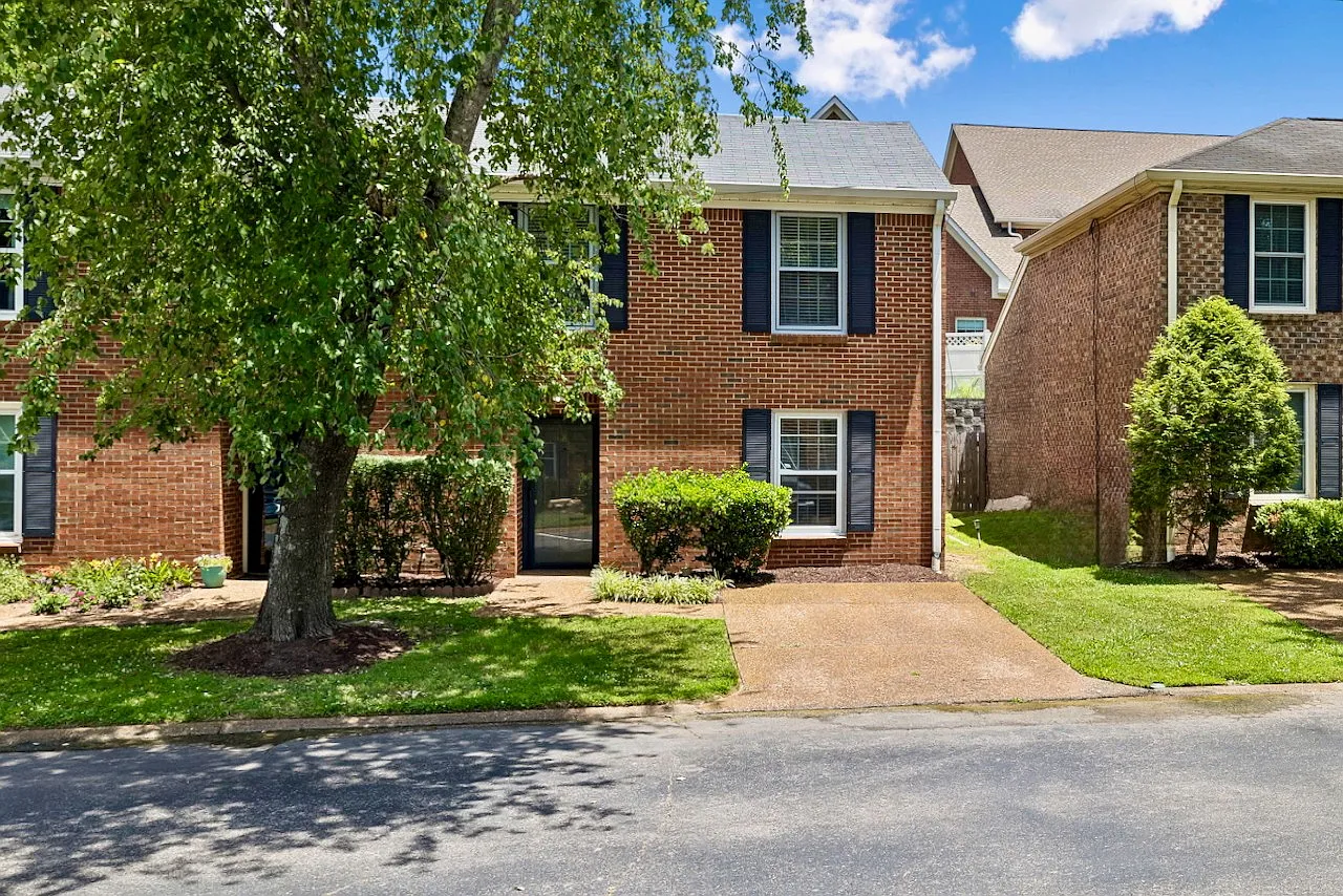 3 bed, 1267 sqft, $2,200 — Photo 1