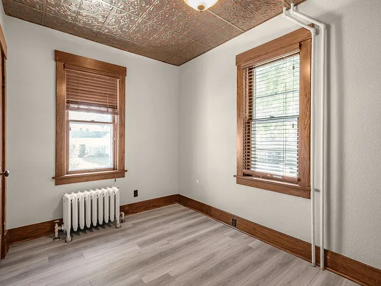 502 Park St S — Photo 13