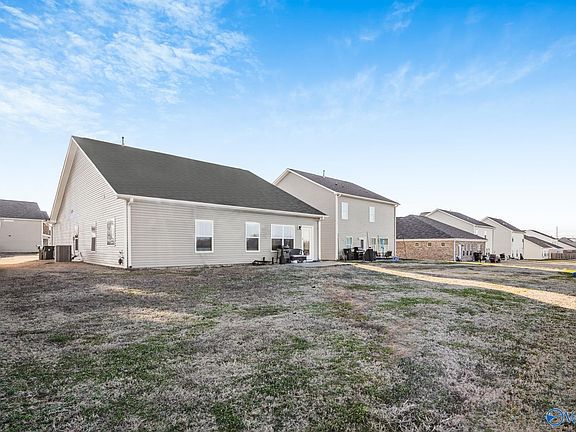 5th image of 125 Story Ray Dr