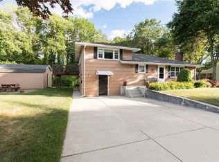 6 Wampum Trl, Cumberland, RI 02864