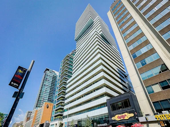 200 Bloor St W #2806, Toronto, ON M5S 0B1
