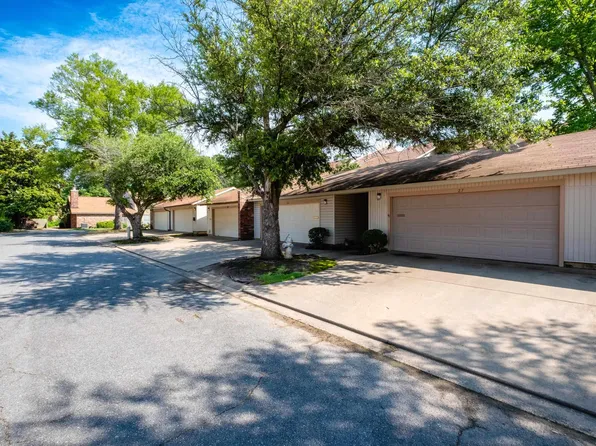 27 Hampshire Cir, Little Rock, AR 72212