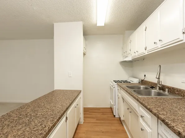 Sunset Poinsettia Towers