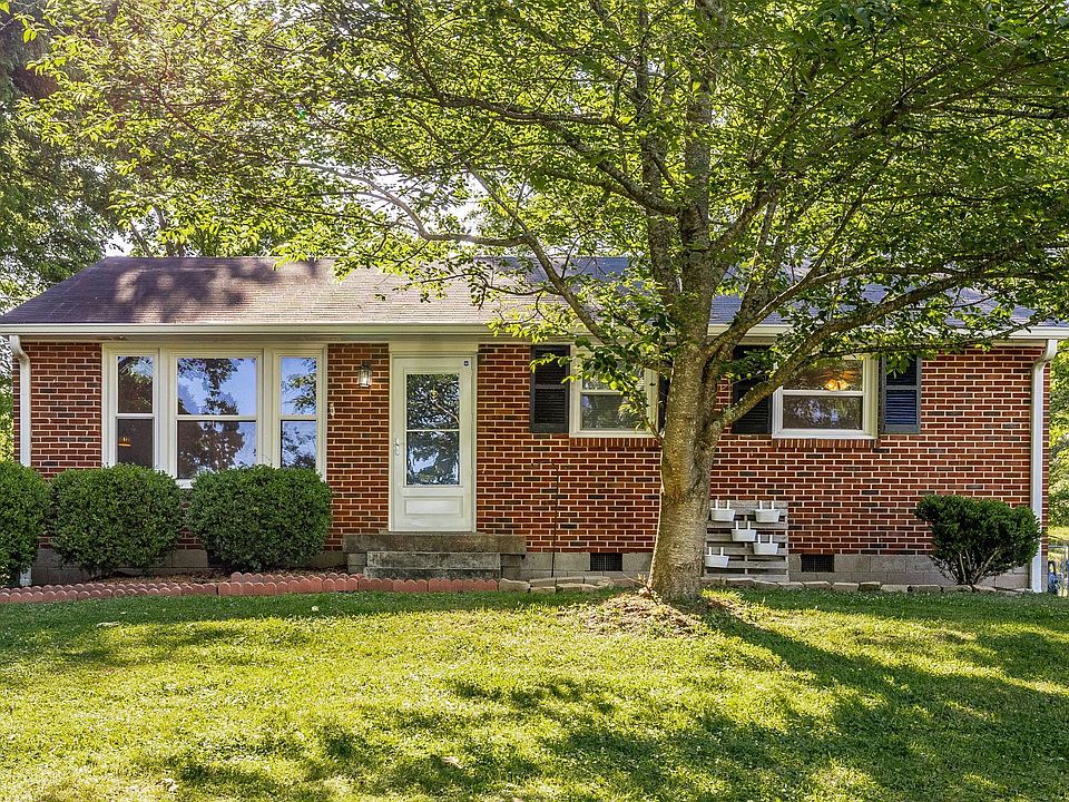 1st image of 3908 Creekside Dr
