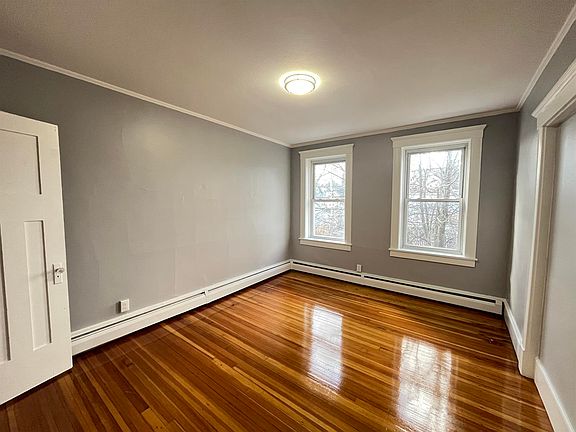 3rd image of 21 Allyn St APT 2R