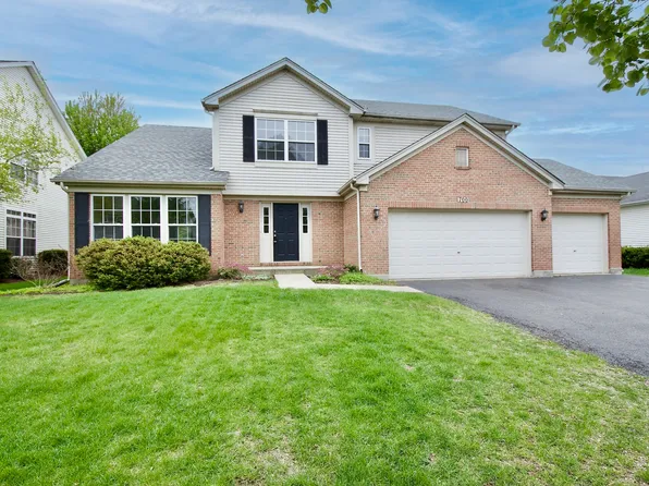 700 Manhattan Cir, Oswego, IL 60543