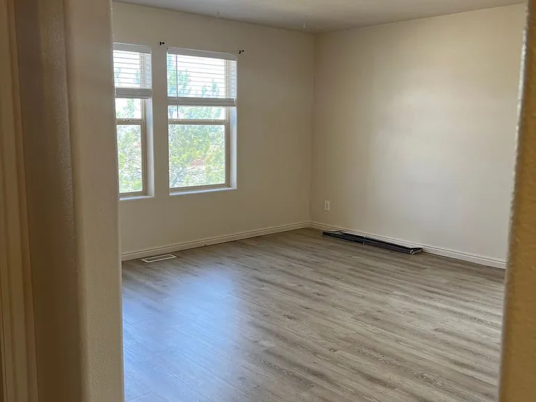 296 N Torrey Pines Cir — Photo 10