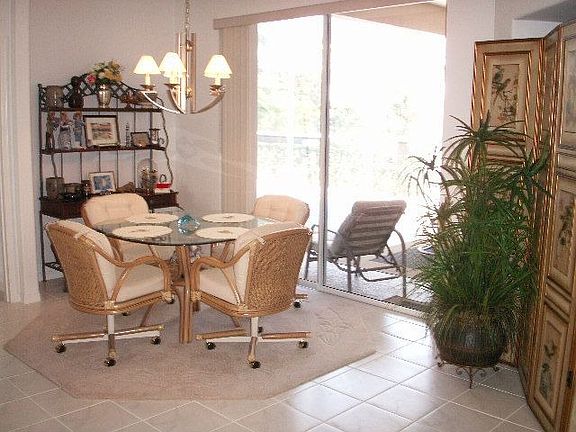 Comfortable Dining Room with Pool View