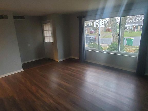 2nd image of 1119 Cambridge Ct