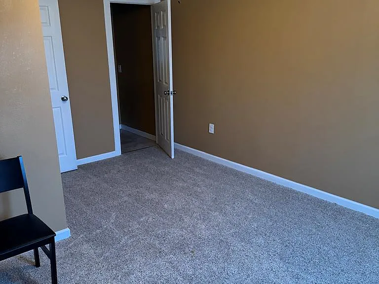 2826 Hilltop Dr — Photo 3
