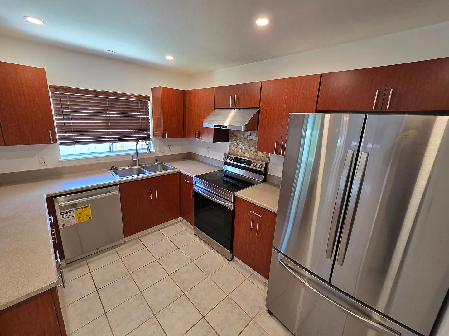 Spacious 2-Bedroom Home with loft in Tropics at Waikele with 2 car Garage — Photo 3