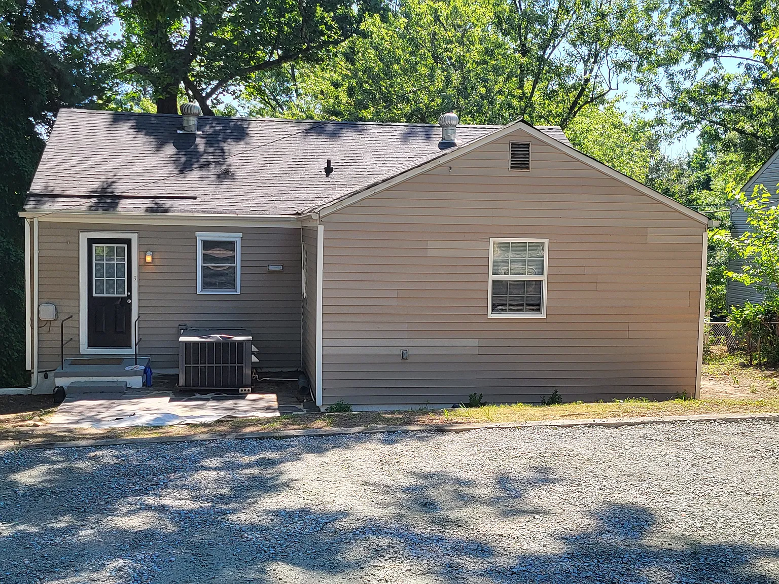 3 bed, 1122 sqft, $1,695 — Photo 1