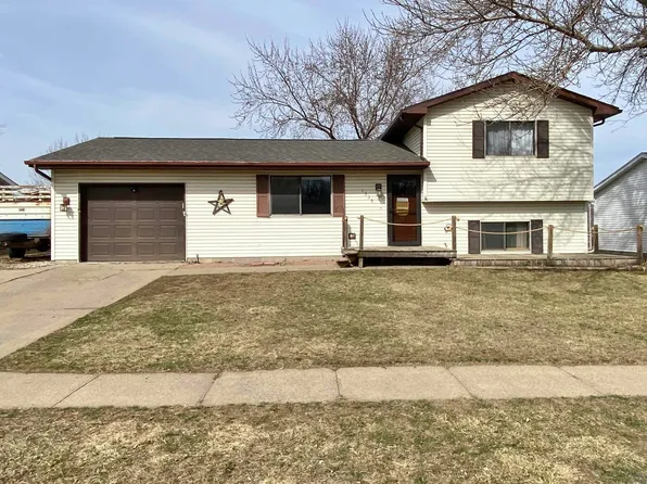 1335 2nd St SE, Le Mars, IA 51031