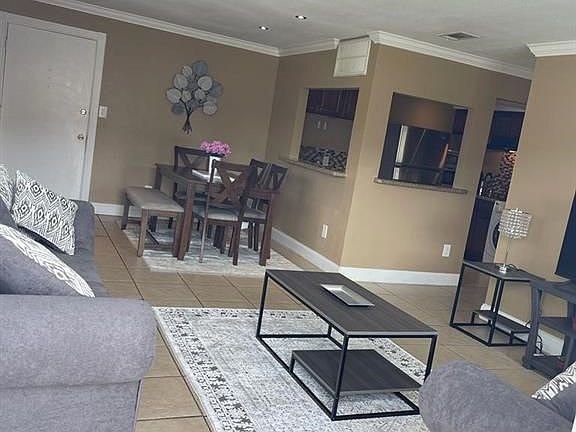 4th image of 2201 Fountain View Dr APT 3