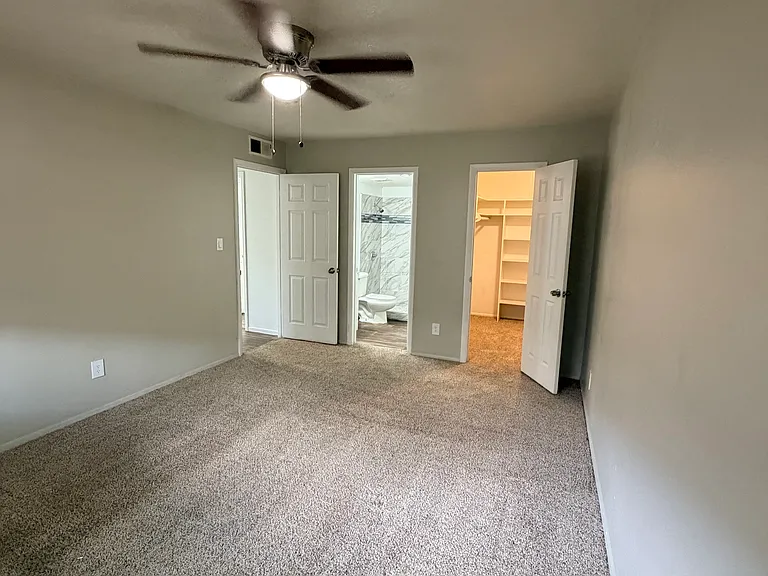 The Addison Apartment — Photo 20