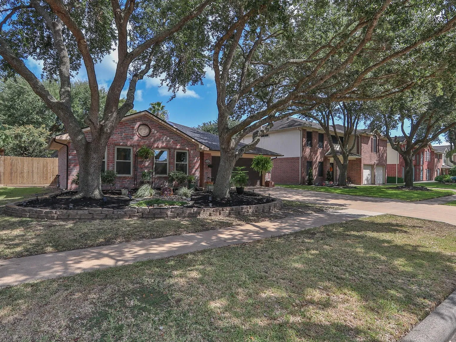 3 bed, 2.0 bath, 1818 sqft, $3,500 — Photo 3